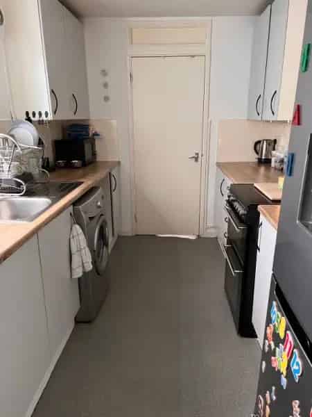 Spacious 2-Bedroom Flat Near Barons Court and West Kensington