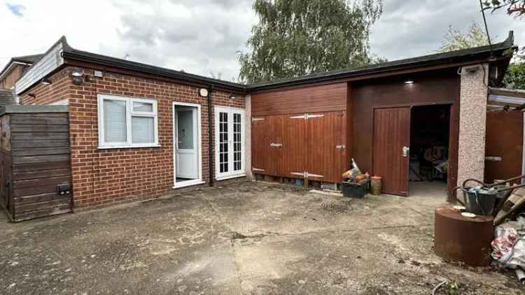 Witheygate Avenue Office Building with Secure Yard