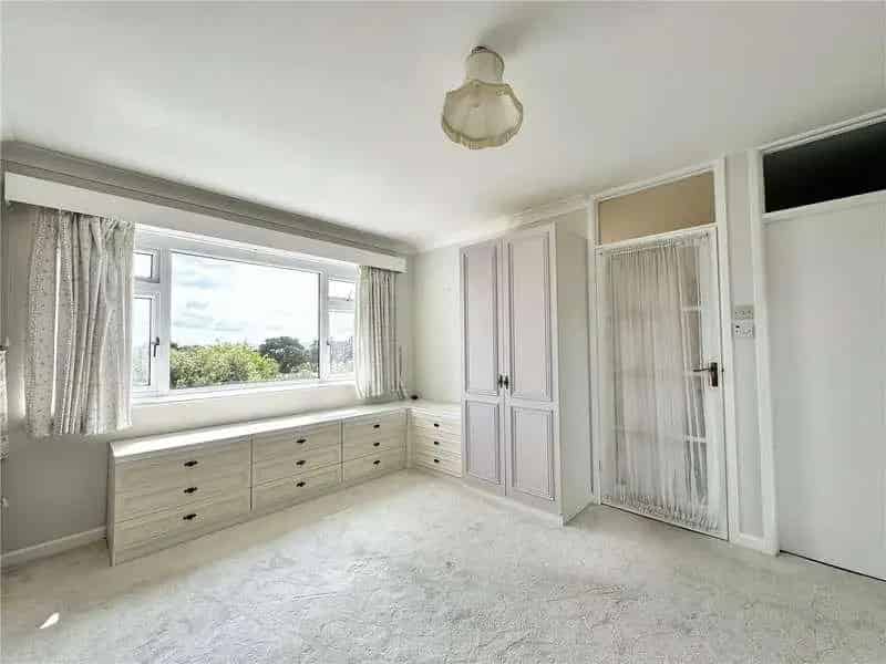 3 Bed Flat for Sale Sea Views Balcony Parking Ensuite