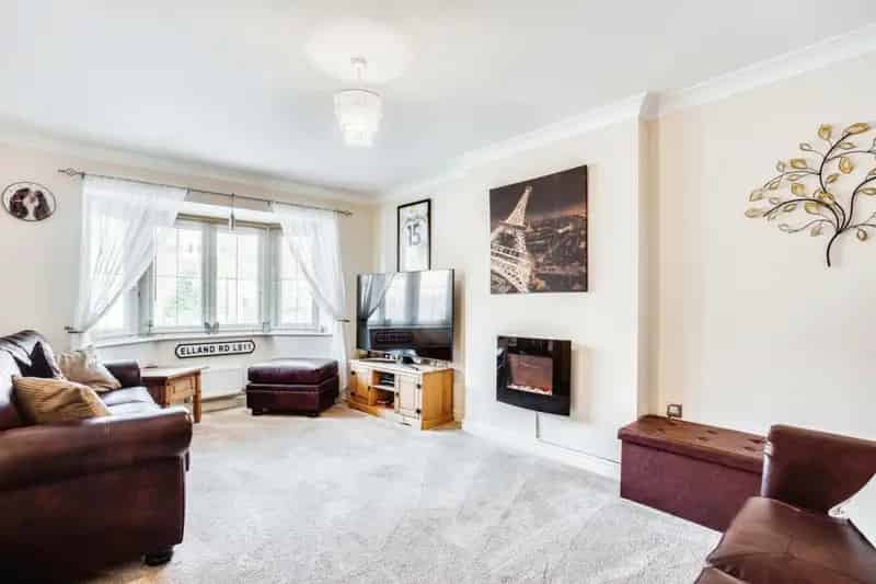 4 Bed Family Home Near Wakefield City Centre