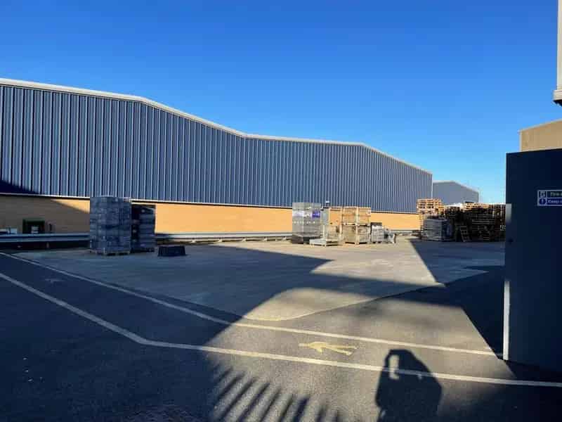 Industrial Unit To Let - 5700 sq ft - High Spec Offices and Workshop