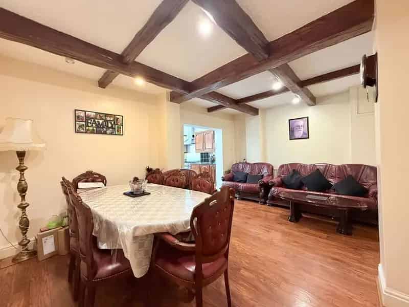 5 Bedroom Semi Detached House For Sale