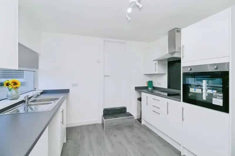 3 Bedroom End Terrace House Near Amenities