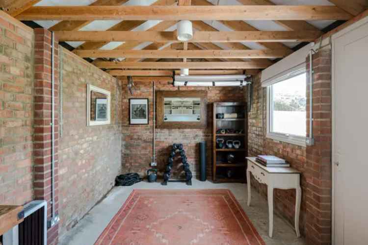 House For Sale in Lewes, England