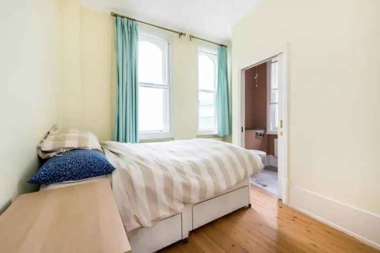 One Bedroom Flat Near Tube Station High Ceilings