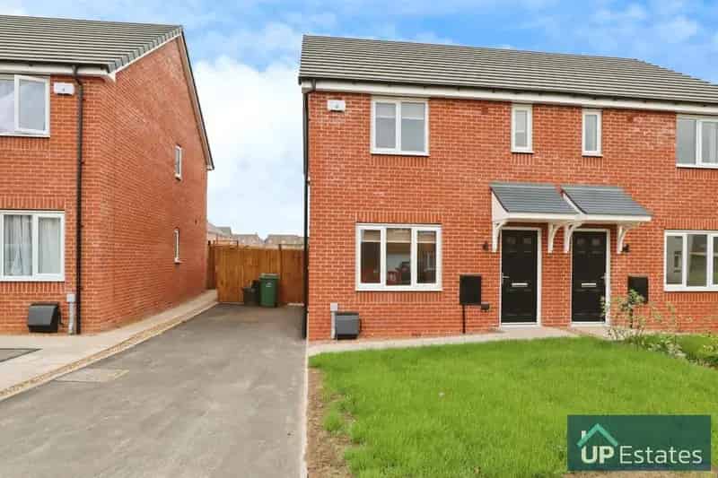 3 Bedroom Semi Detached House To Rent
