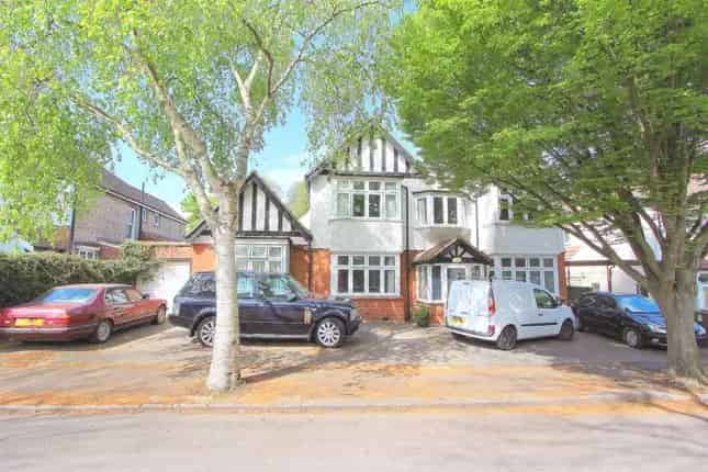 Detached House for Sale Carshalton Park Road