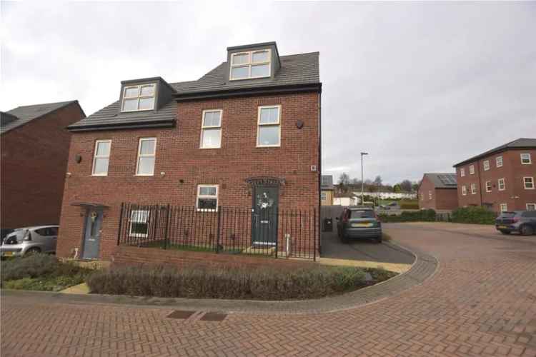 House For Sale in Leeds, England