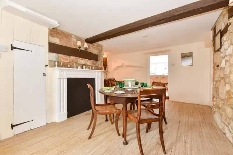 4 Bedroom Farmhouse with Barn Annex and 13 Acres