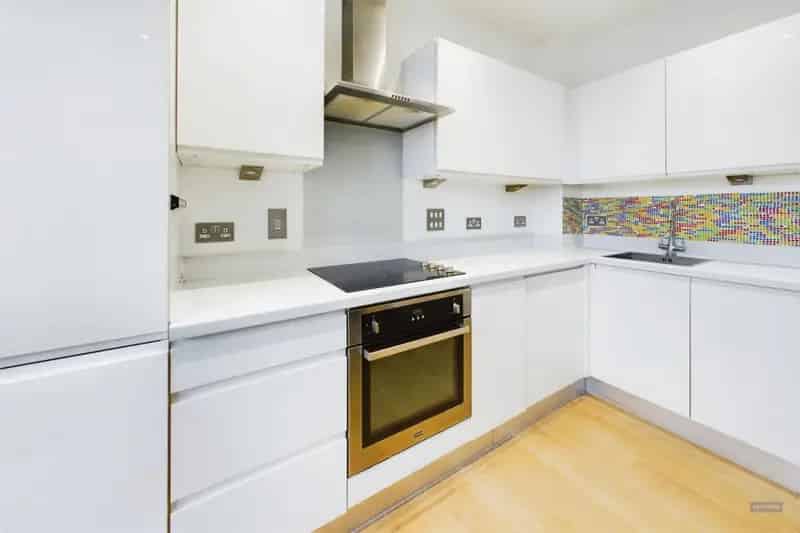 1 Bedroom Flat for Sale in Ocean Village Marina No Chain