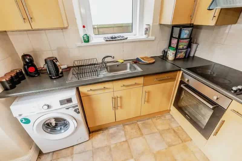 Two Bedroom House with Courtyard Garden Hanham High Street