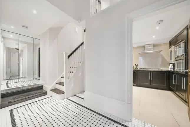 Luxury 3-Bedroom Flat to Rent De Vere Gardens W8