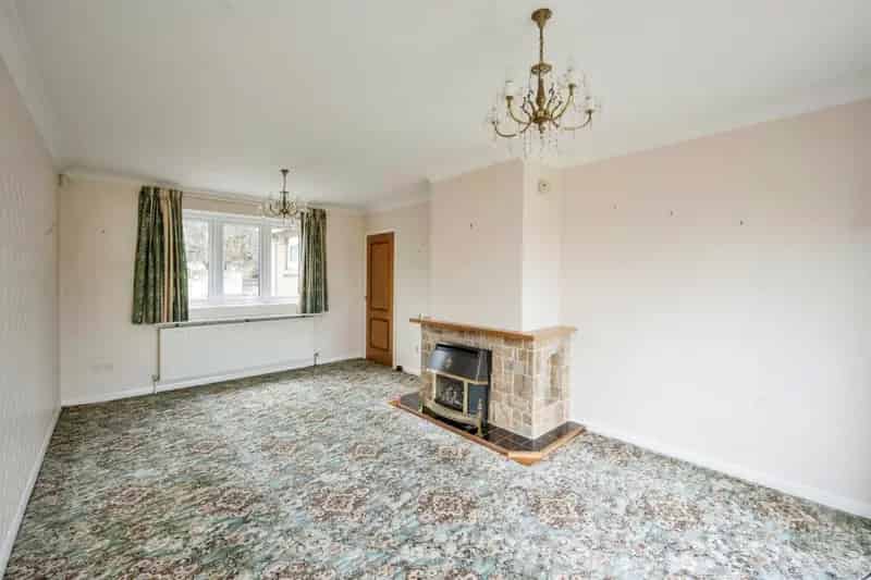 3 Bed House with Garage and Garden