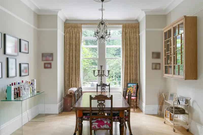 6 Bedroom Detached House for Sale in London