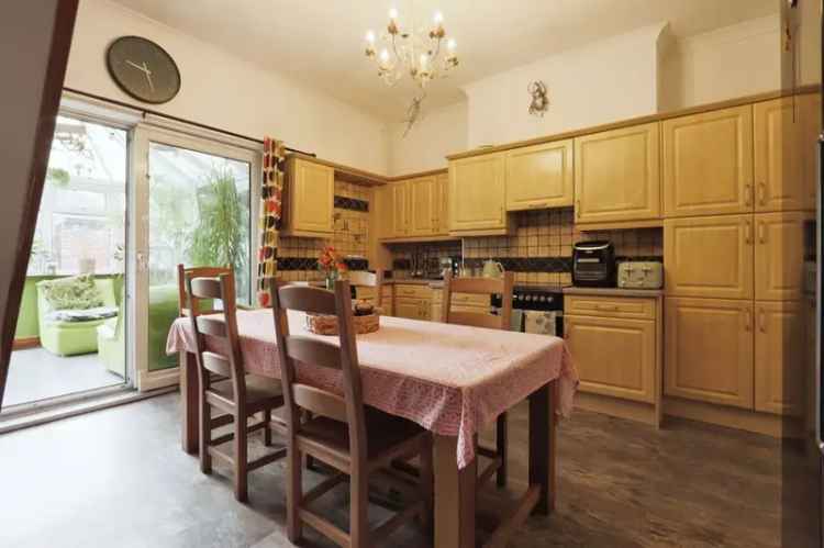 4 Bedroom Detached House and Bungalow for Sale