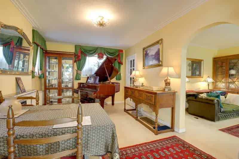 4 Bedroom Detached House to Rent Emmer Green