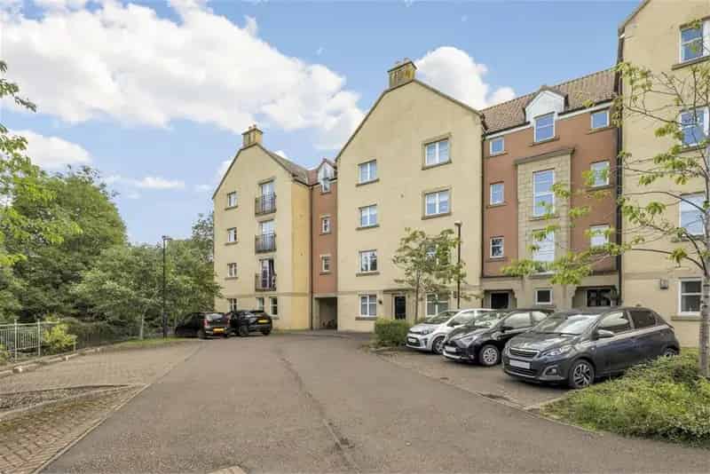 3 Bed Flat Second Floor with 2 Reception Rooms