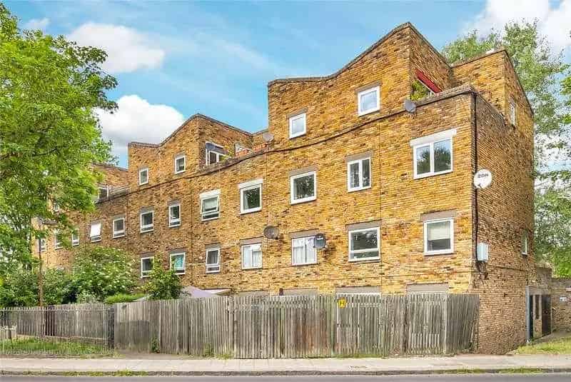 3 Bed Flat for Sale - Spacious Maisonette with Roof Terrace