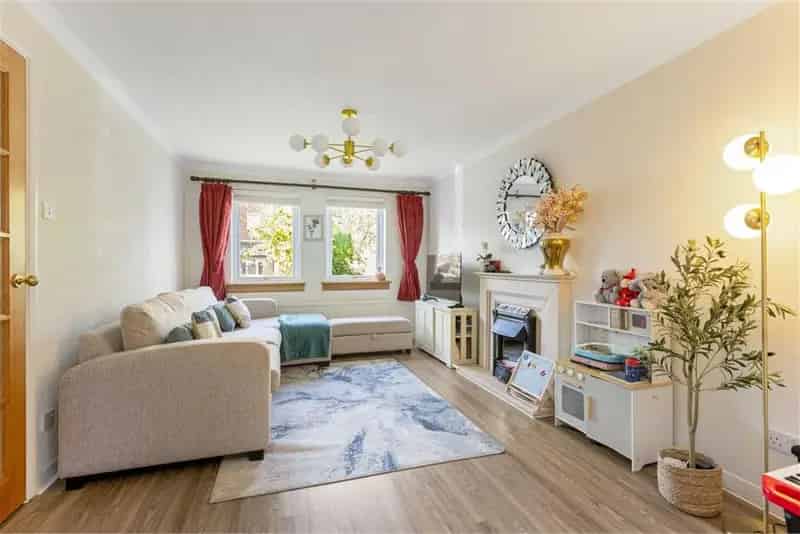 3 Bed House - Linked Detached with 2 Reception Rooms
