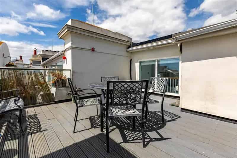 2 Bedroom Apartment in Brighton's Old Steine - Students Welcome