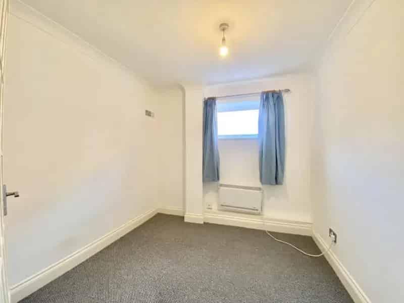 2 Bed Flat for Sale Uxbridge - First Time Buyer or Investment
