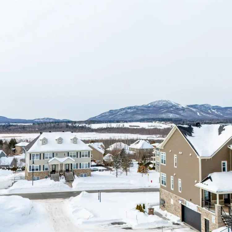 Elegant 3-Bedroom Condo near Mont-Orford and Lake Memphremagog