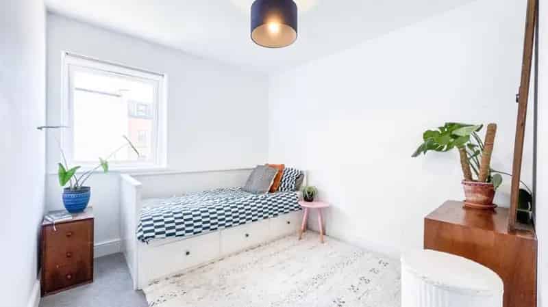 2 Bed Flat for Sale in Chessels BS3 - Modern Apartment