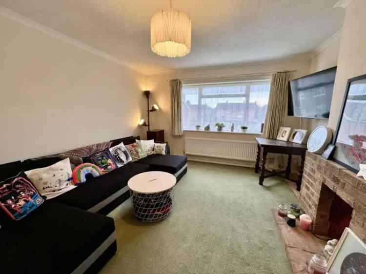 Spacious 3-Bedroom Maisonette with Private Garden in Old Basing