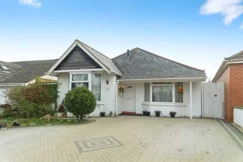 3 Bedroom Detached Bungalow Near Old Town Swindon