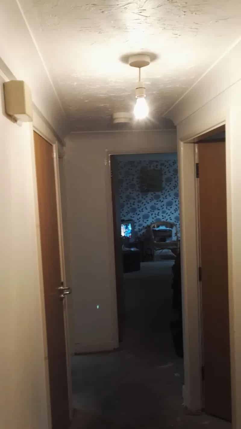 1-Bed Flat Huntingdon High Street New Kitchen and Carpets Secure Parking