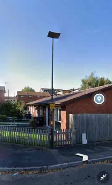 Quiet and Clean Area Close to Shops and Buses