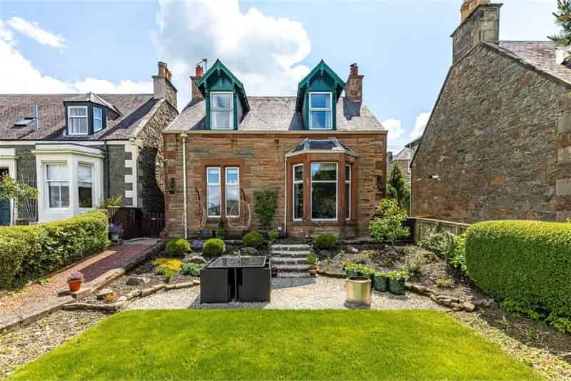 4 Bed Detached House with 2 Reception Rooms and Ground Floor Bedroom