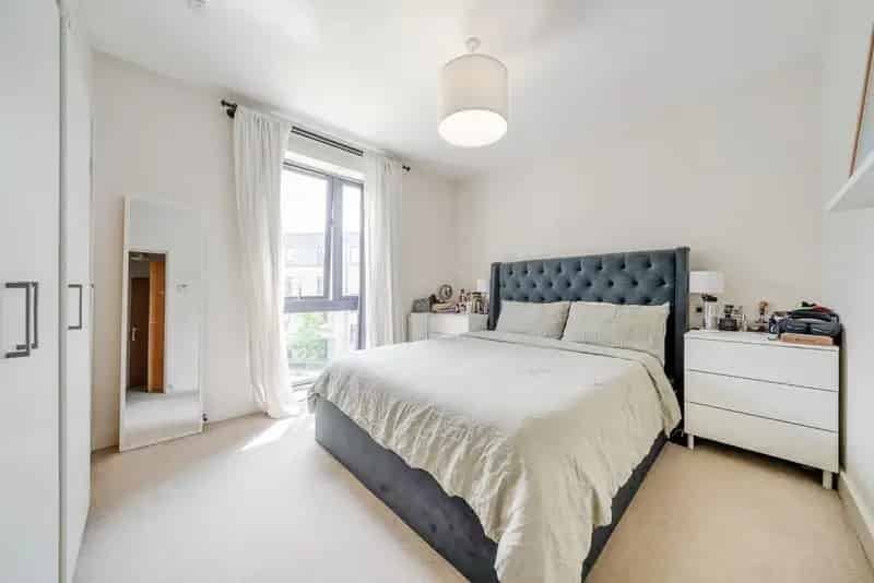 One Bedroom Modern Apartment Spacious Open Plan Kitchen Excellent Condition