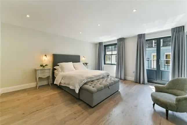 Mews House for Sale in Leinster Mews London W2