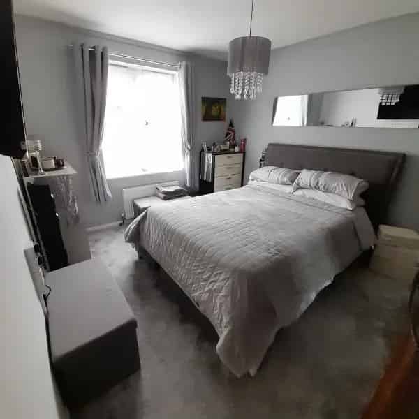 2 Double Bed Mid Terrace House with Garden and Parking