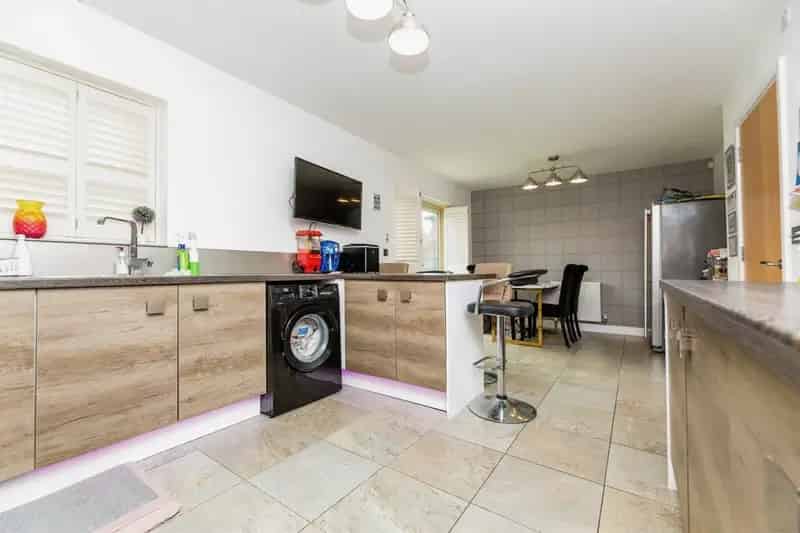 4 Bedroom Family Home with Garage and Garden