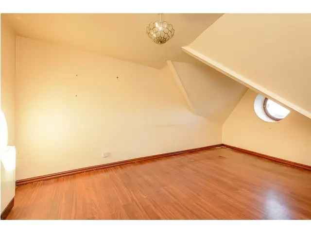 2 Bedroom Flat for Sale in Leith Edinburgh