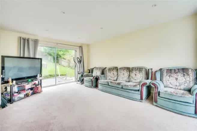 Spacious 4-Bedroom House in Hartley - Available June!