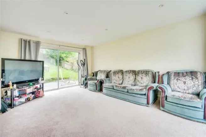 Spacious 4-Bedroom House in Hartley - Available June!