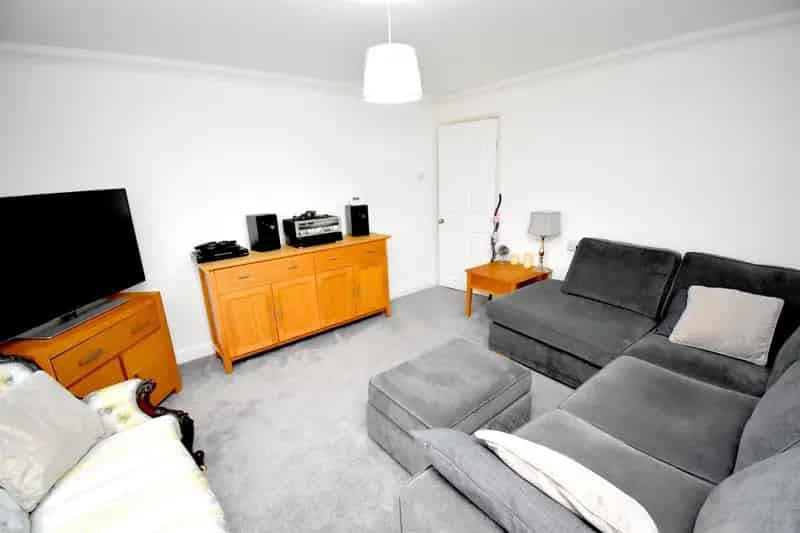 1 Bedroom Ground Floor Flat For Sale