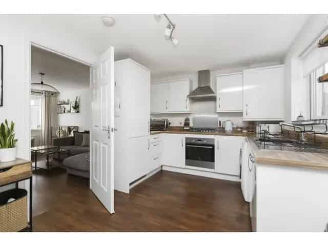 3 Bedroom End-Terraced House for Sale