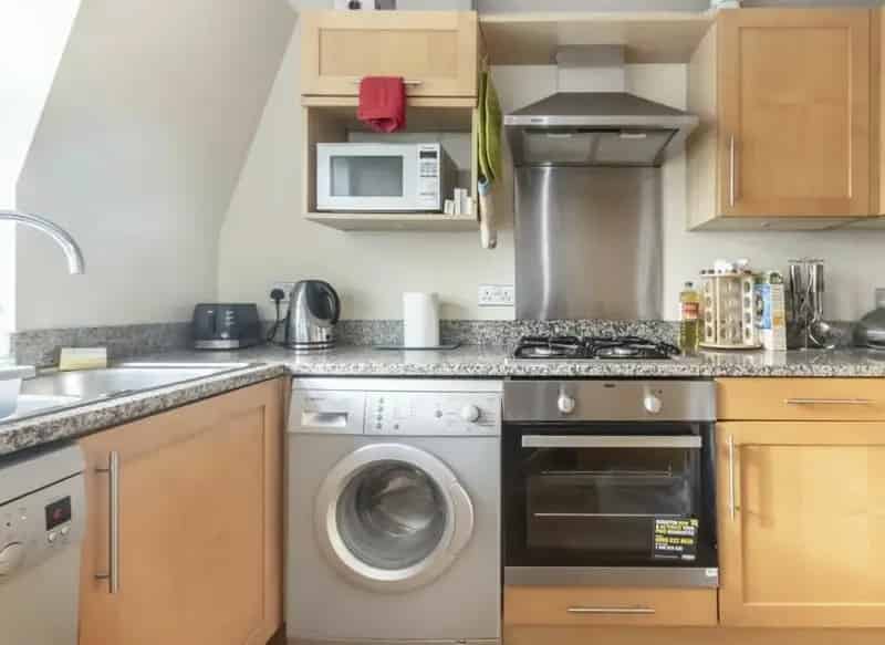 One Bedroom Top Floor Apartment with Communal Garden