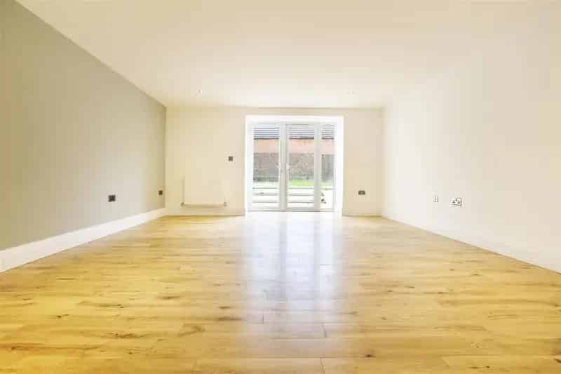 2 Bedroom Clifton Garden Flat for Sale