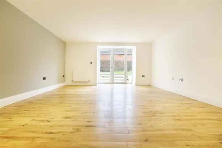 2 Bedroom Clifton Garden Flat for Sale