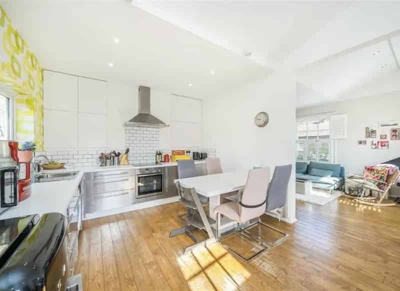 2 Bedroom Period Conversion Flat Near Maze Hill Station Greenwich