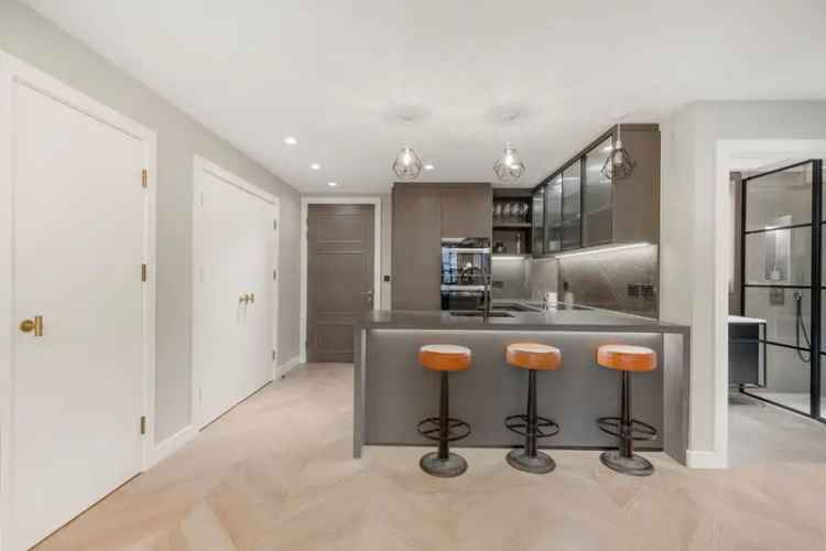 Fitzrovia 2-Bed Apartment High-End Finish