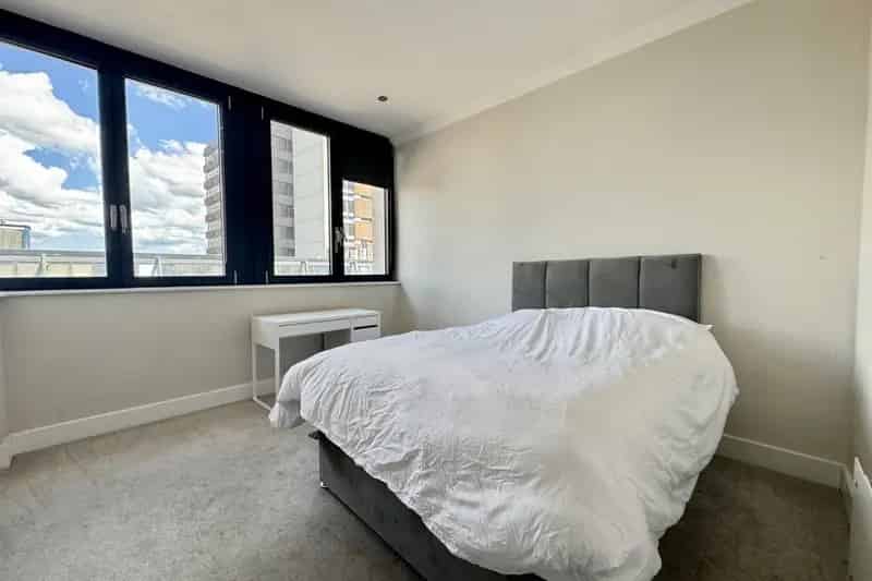 2 Double Bedroom Apartment Modern Kitchen Open Plan Living