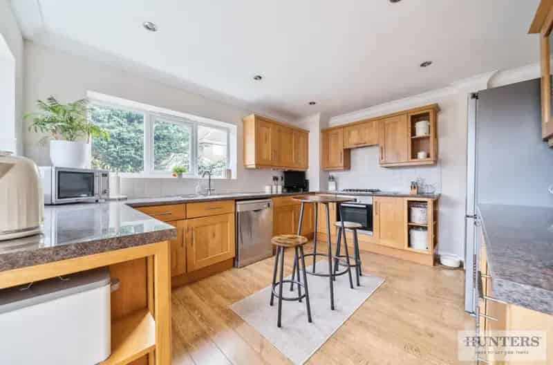 4 Bedroom Extended Detached House For Sale