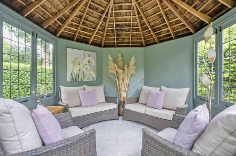 3 Bed Thatched Cottage for Sale Near Marlborough