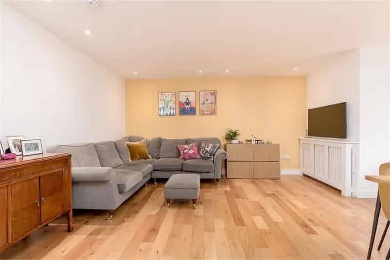 3 Bed Flat Shandon Edinburgh Turn Key Condition